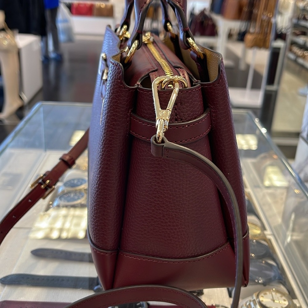 Michael Kors Reed Small Satchel Crossbody Center Zip Bag
Color: OXBLOOD 
NWT - Picture 13 of 16